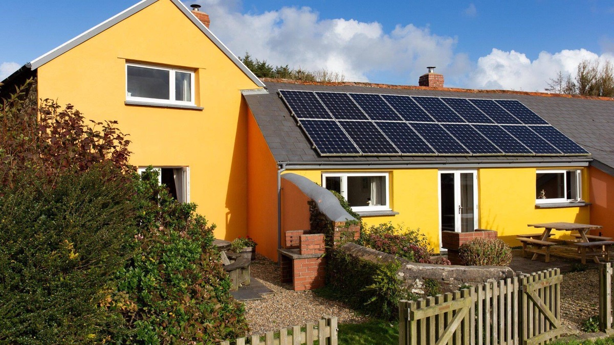 Hartland Cottage | The Granary, shared hot tub and sauna