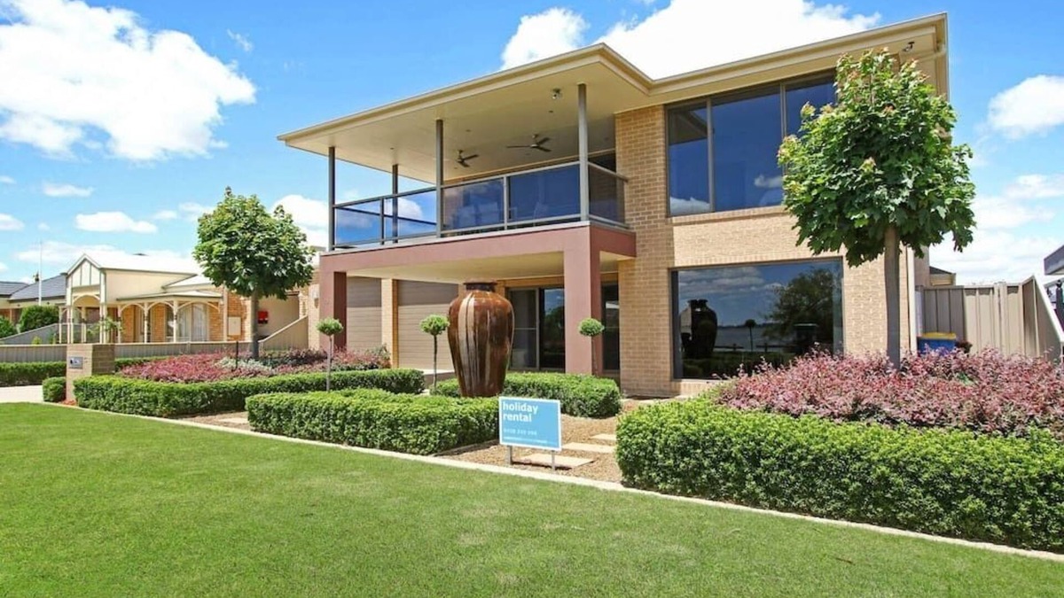 Yarrawonga House | The Grand Holiday House