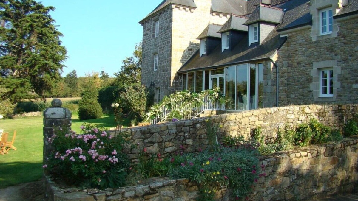 Audierne House | The Grand Manoir and the Closerie du Manoir 17 people