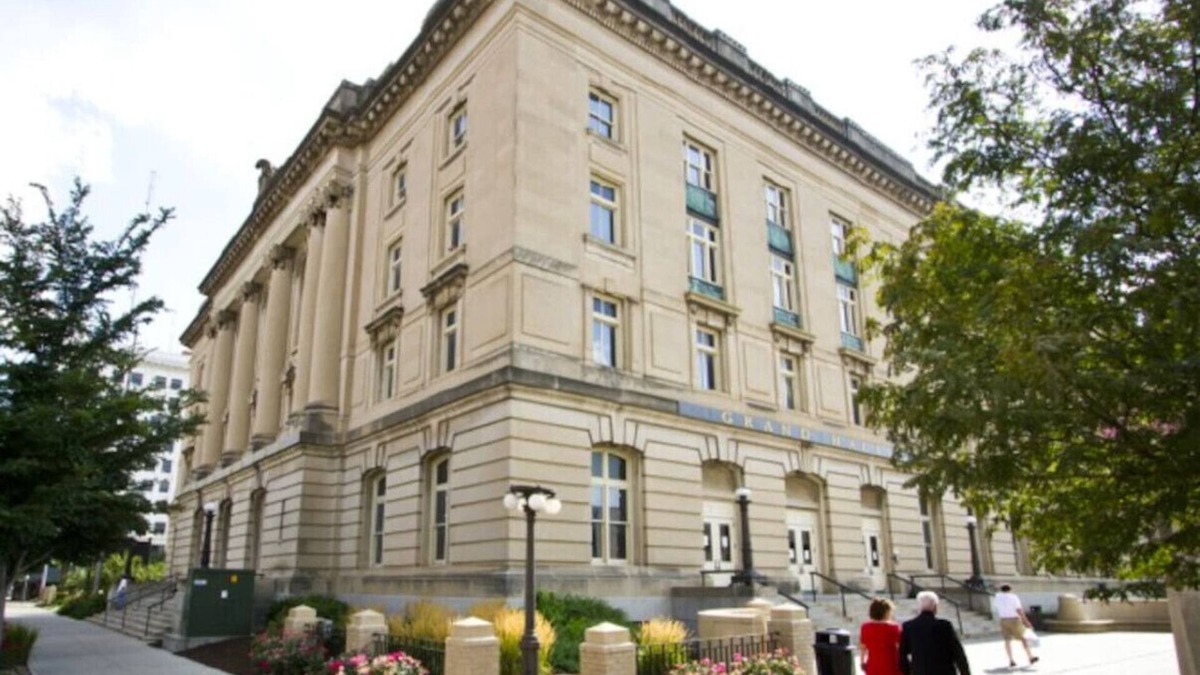 Downtown Lincoln Condo | The Grand Manse Capitol Hall