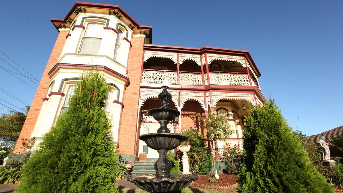 Devonport Bed & Breakfast | The Grand On Macfie