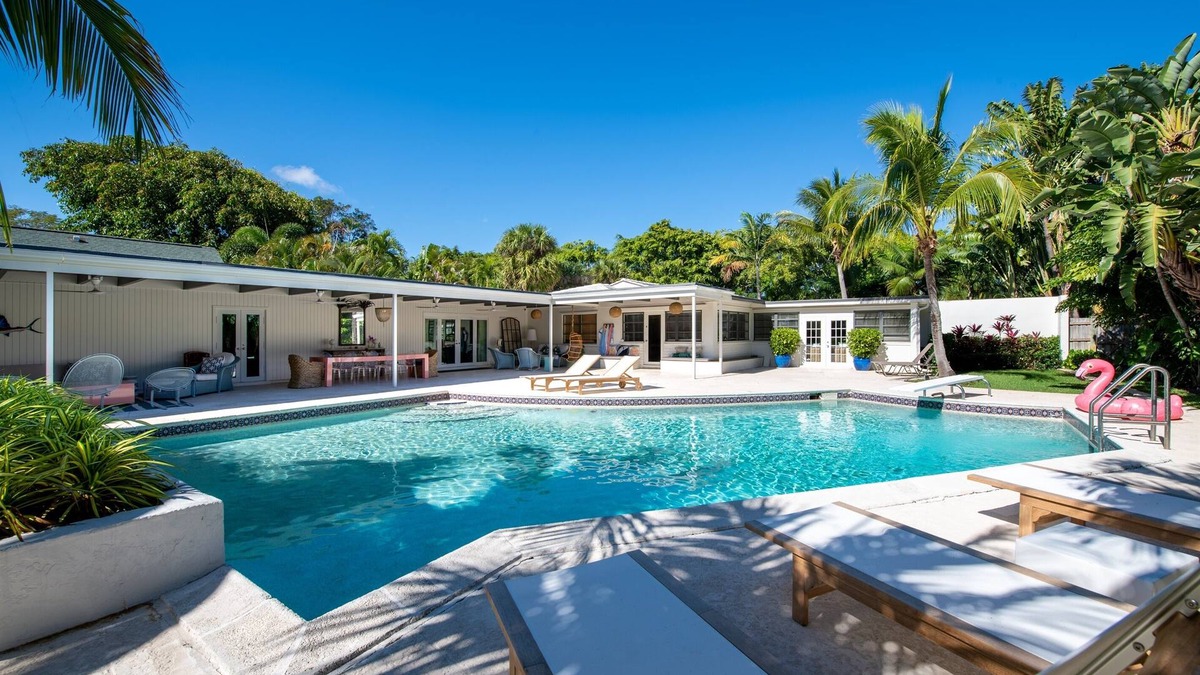 Southside House | The Grand Palm Château - Luxury Family Home | Pool