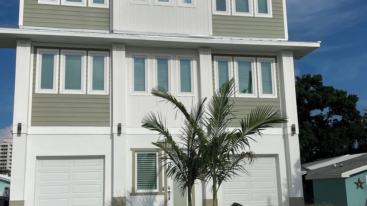 Fort Myers Beach House | "The Grander House" Spacious 6-BR 6 Bath house w/elevator