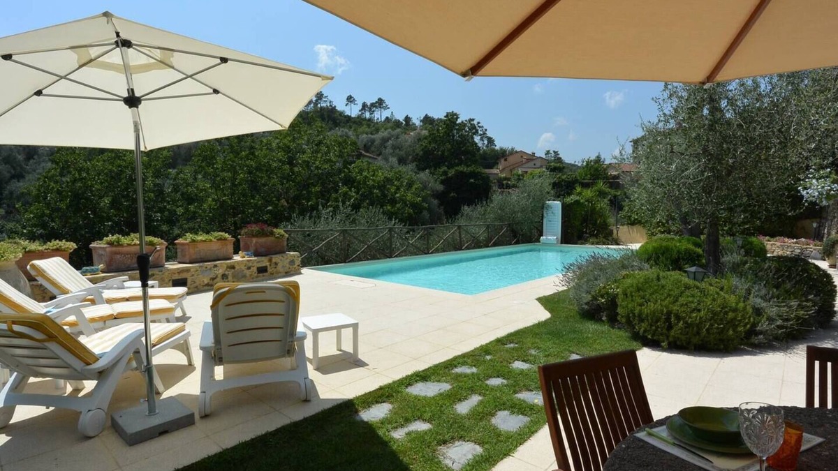 Garlenda Villa | The Grapefruit House - Villa con piscina