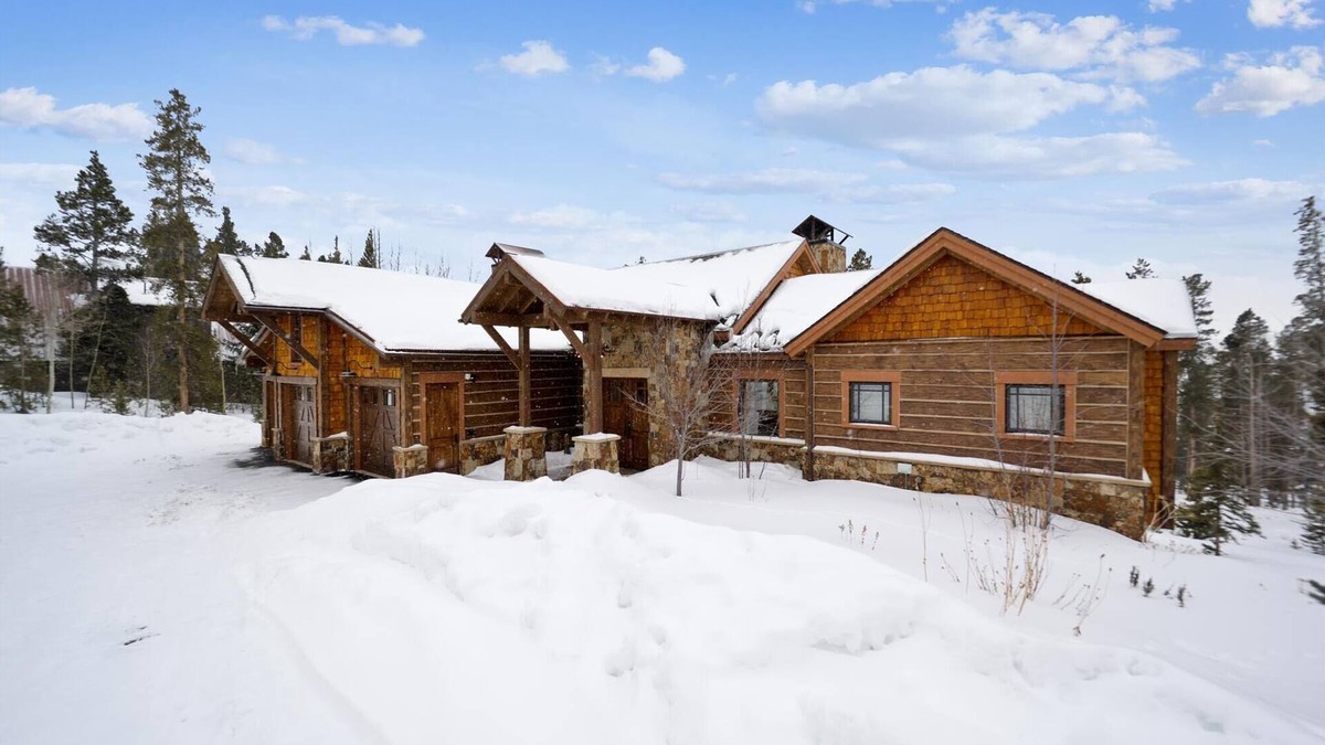 Forest Hills House | The Great Escape with Private Ski Shuttle and Private Hot Tub!