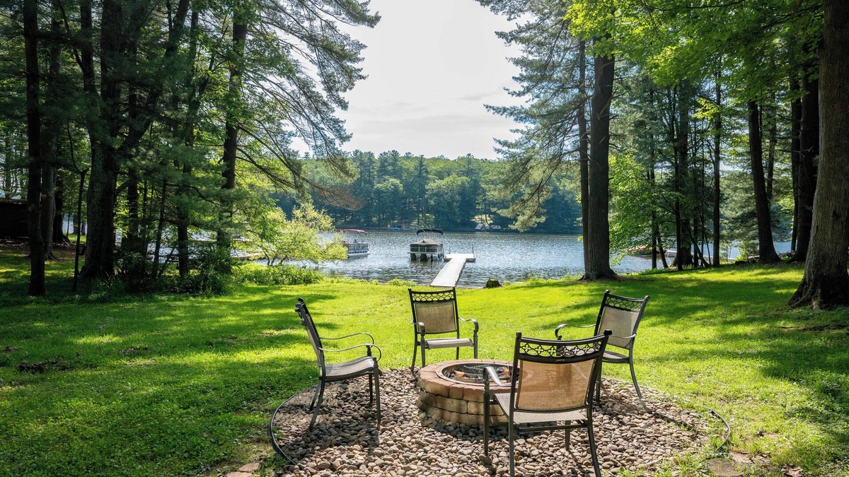 Oakland House | The Great Outdoors: Lakefront, Private Dock, Hot Tub, Pool Table!