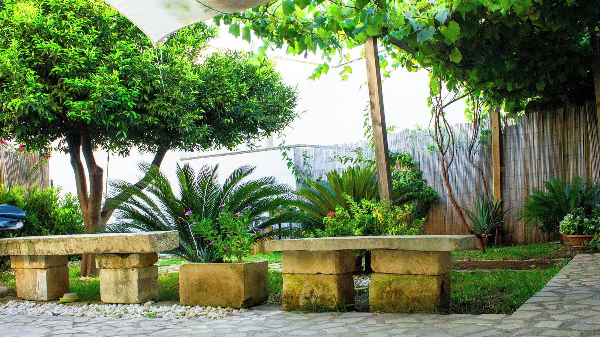 Serrano Apartment | The Green House - Suite with Garden view