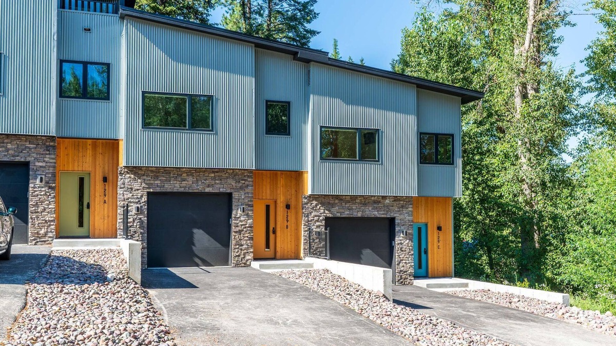 Columbia Falls House | The Greenhaven Retreat- Side- by- Side Townhomes