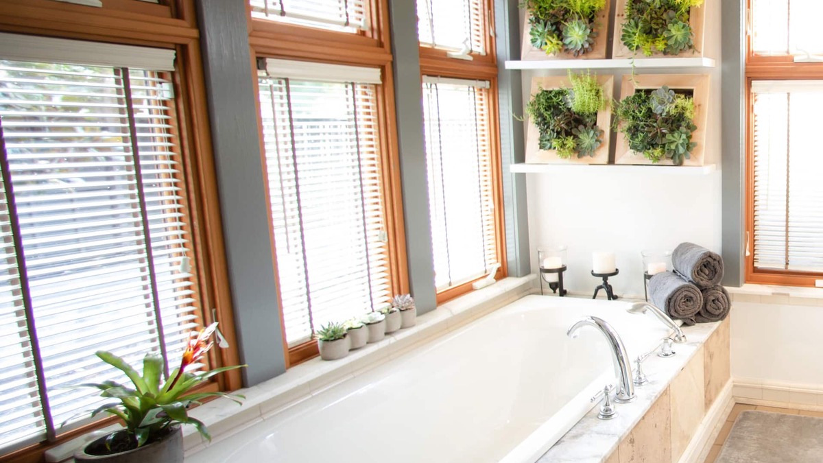 Wallingford House | THE GREENLAKE BUNGALOW - center of seattle