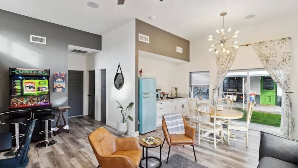 Encanto House | The Gregory: 2 Bed/1 Bath Guesthouse