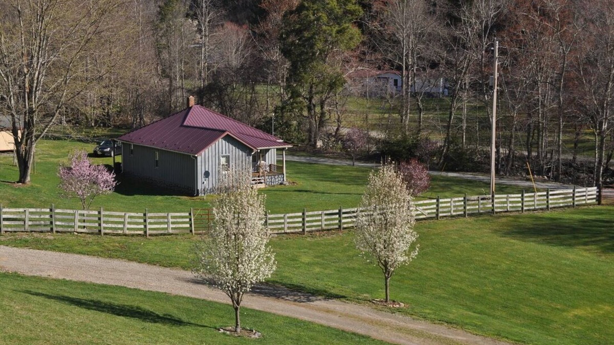 Wilson Creek Cottage | The Grey Cabin at Highland Hideaways