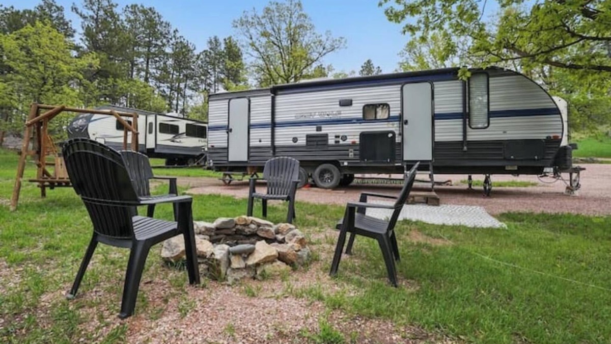 Hermosa House | The Grey Wolf - Camper by Mount Rushmore/Custer SP