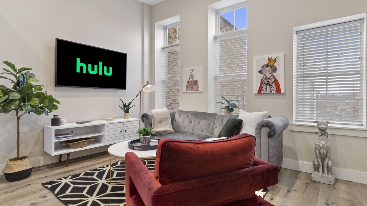 Racine Apartment | The Greyhound "Chic Apt near Lake Michigan"