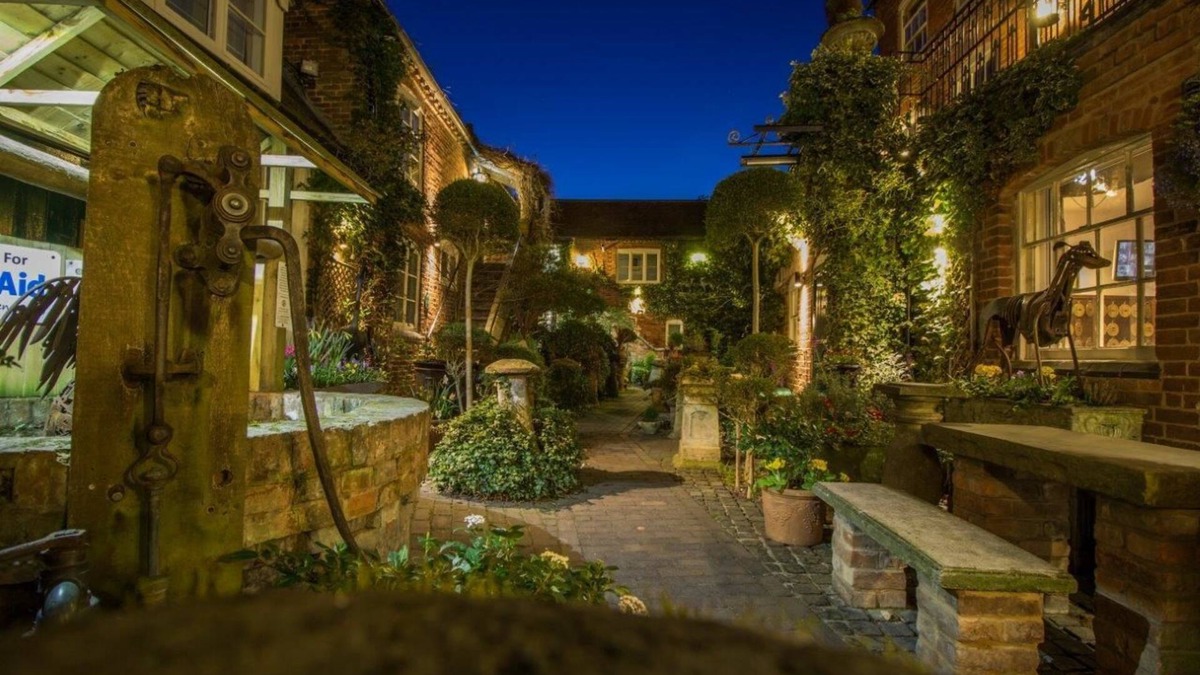 Lutterworth Hotel | The Greyhound Coaching Inn