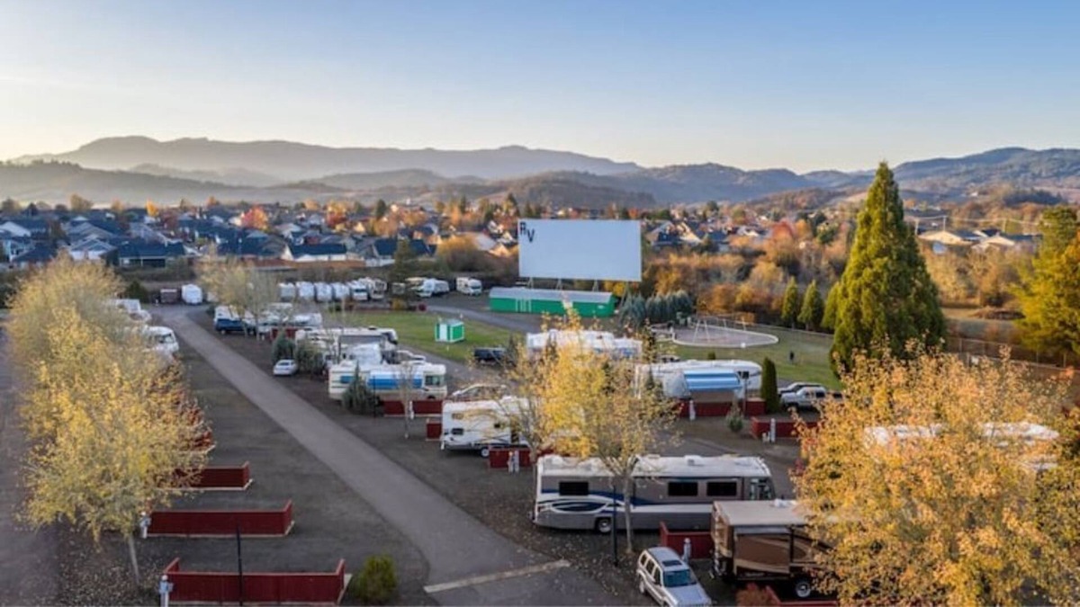 Roseburg House | The Griswold Family Vacation Trailer