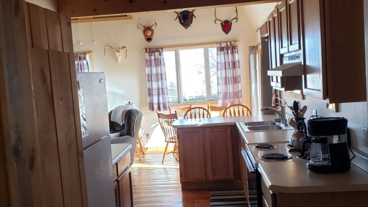 Dillon Cabin | The Grizzly-GREAT VIEWS!