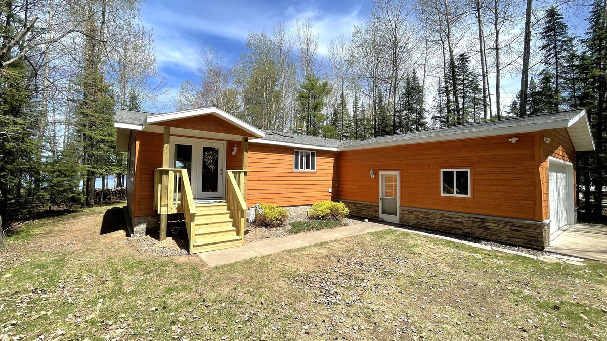 Phillips Cabin | The Grouse Haus on Soo | 3 Bed, 2 Bath