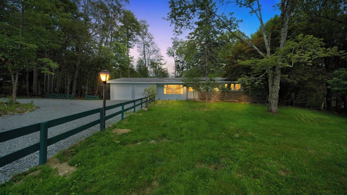 Liberty House | The Grove House - NEW! Luxury Home- Lake Access!