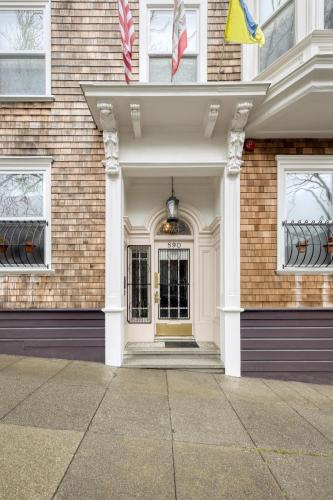 Western Addition Hotel | The Grove Inn