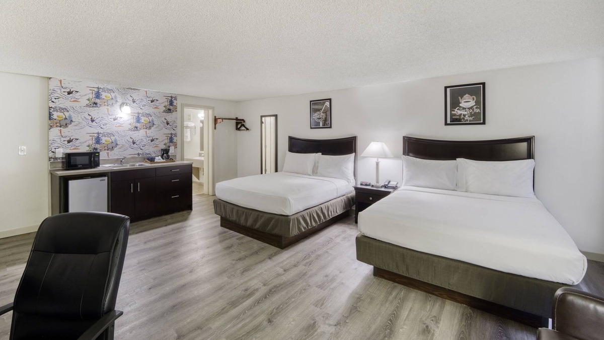 Fairmount Park Hotel | The Grove West Seattle Inn