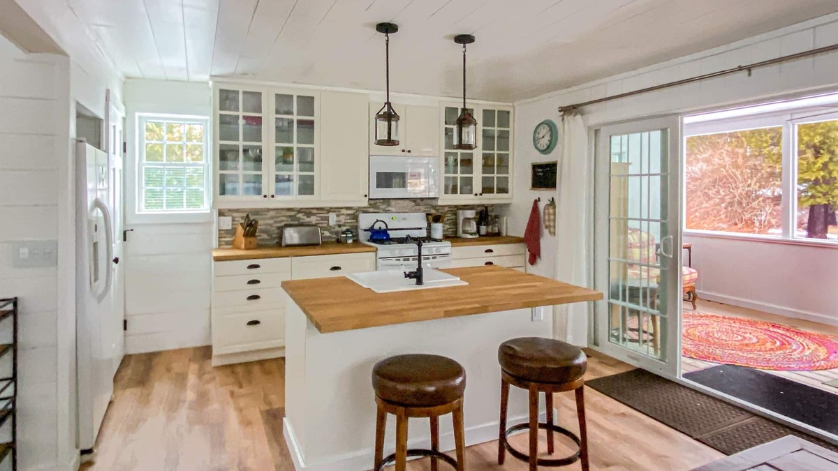 Wells House | The Guest House — Bright, Artistic & Pet-Friendly