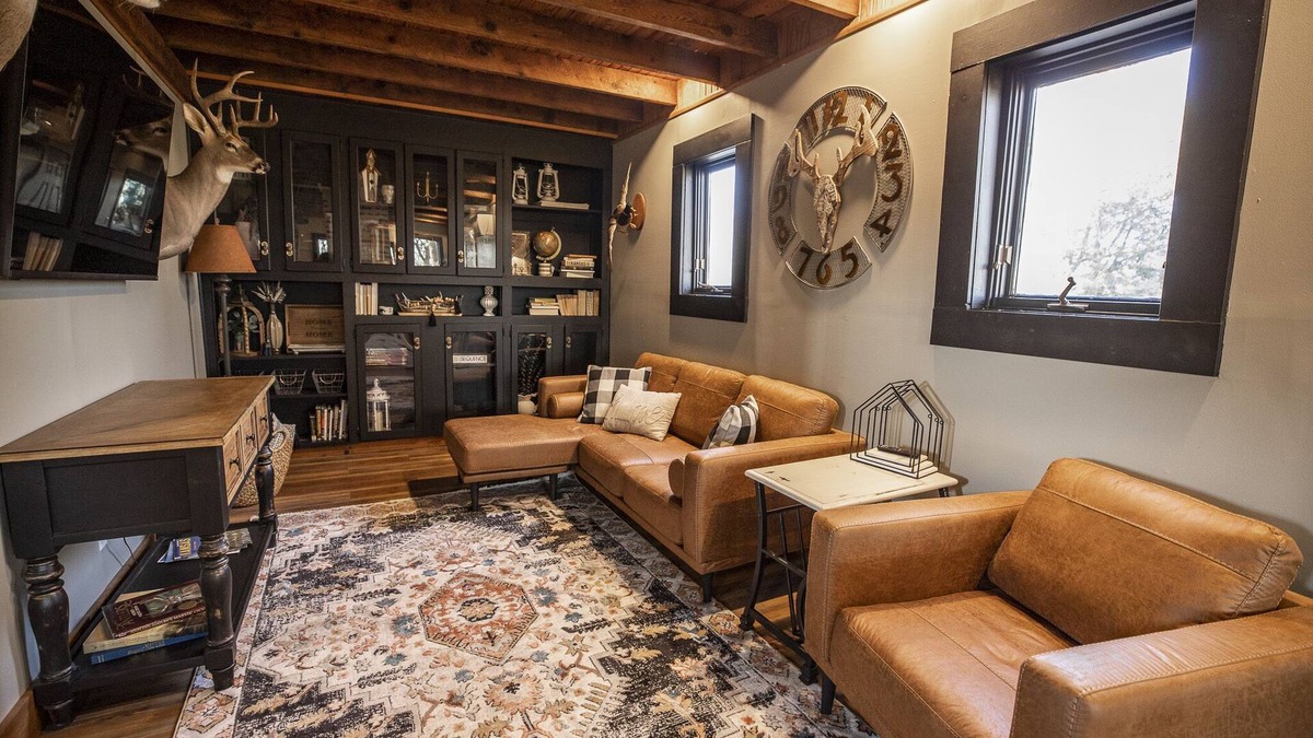 Lindsborg Cabin | The Guesthouse Getaway