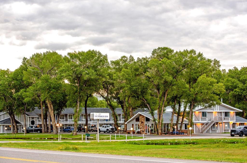 Gunnison Hotel | The Gunnison Inn at Dos Rios Golf Course