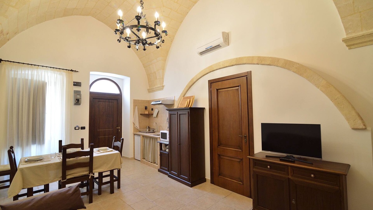 Oria Historic Centre Apartment | The Hall of Arms, Apartment for Holidays, Oria, Puglia, Italy