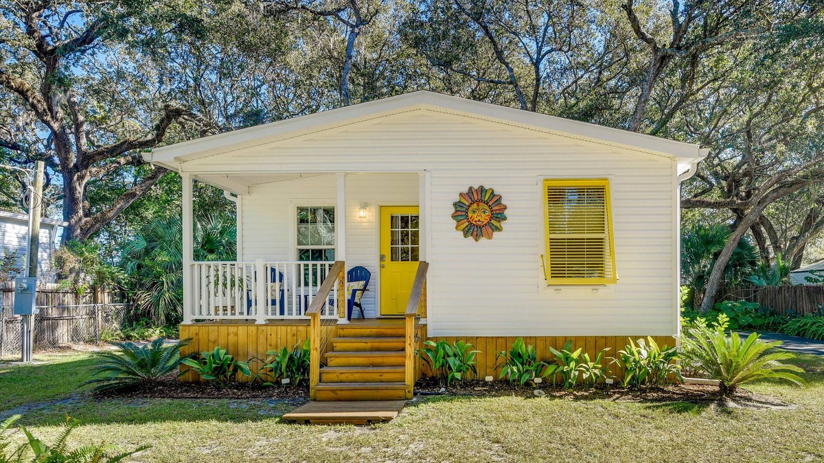 Palm Coast House | ‘The Hammock Cottage’ w/Fire Pit < 1 Mi to Beach!