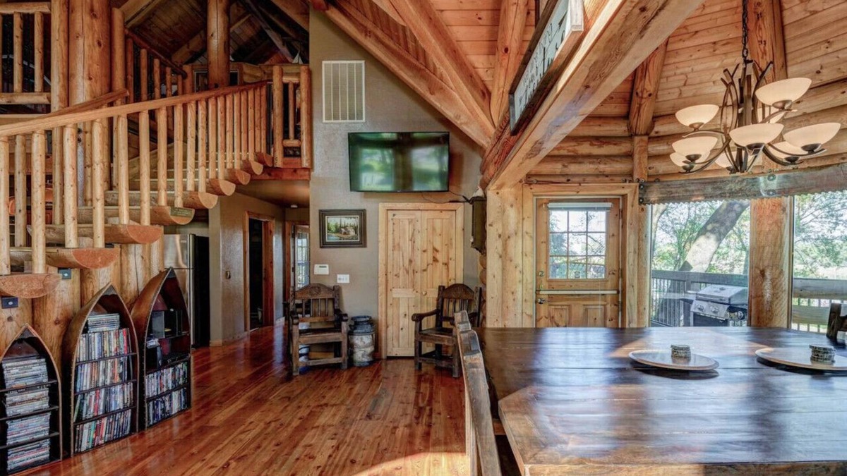 Shasta Lake Cabin | The Happy Bear Lodge