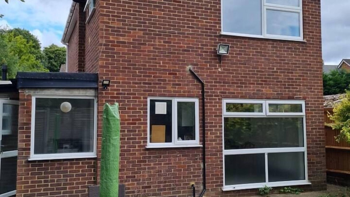 Waltham Cross House | The Happy Place, welcome to this cosy home sat in a quite part of Waltham Cross.