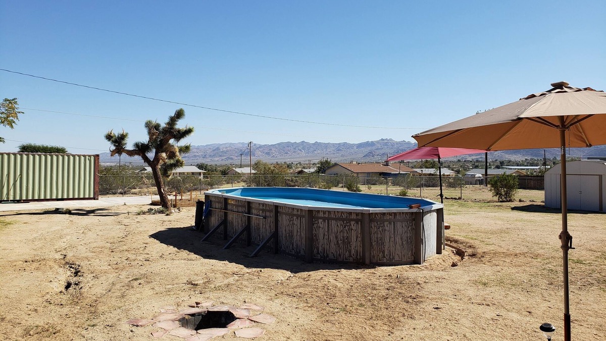 Joshua Tree House | THE HARDROCK HOUSE J.T. pool pet friendly fenced yard