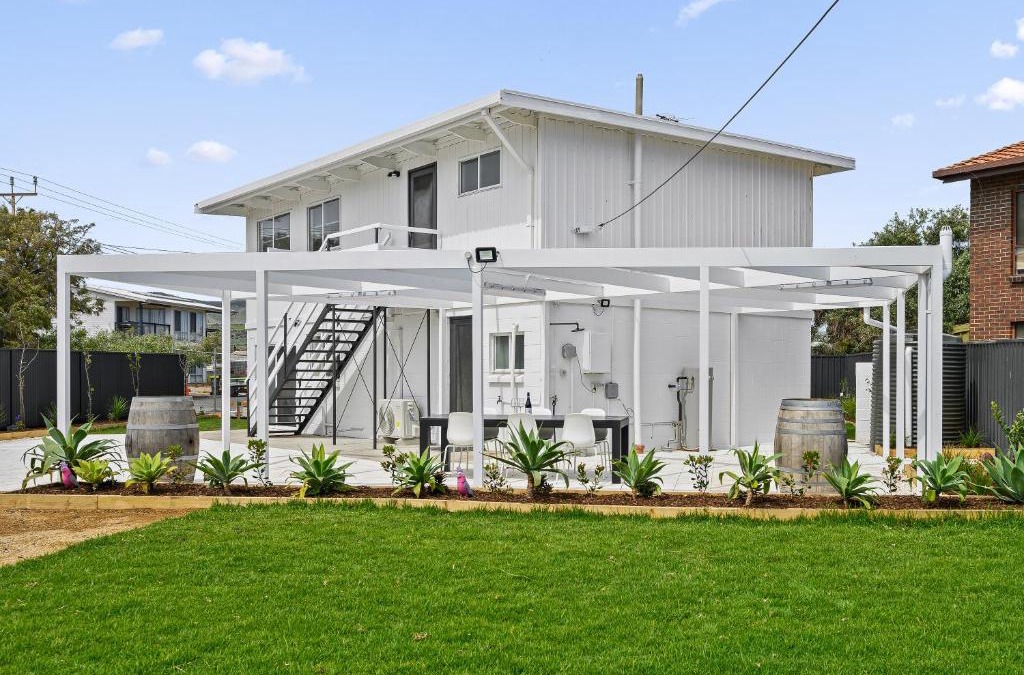 Silver Sands House | The HardyOne - Aldinga Beach - C21 SouthCoast Holidays