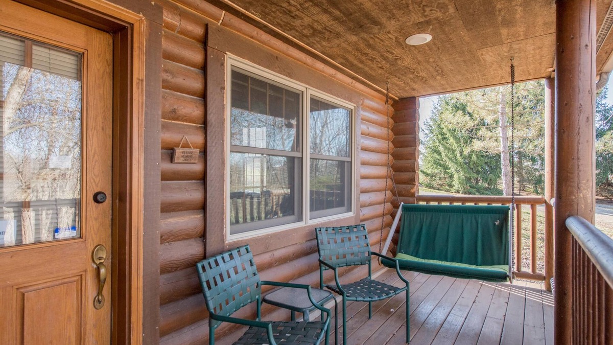 Fredericktown Cabin | The Harmony Suite is a private cabin suite at Heartland Country Resort