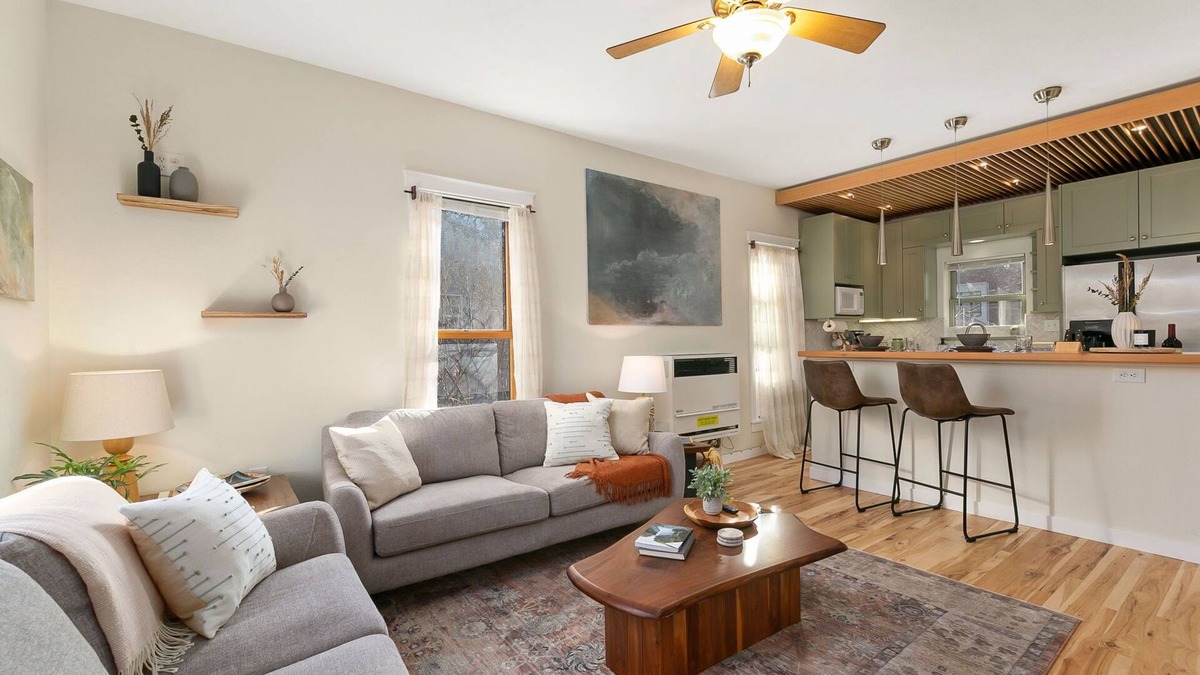 Martinez Park House | The Hattie House in Old Town – Walk Everywhere!