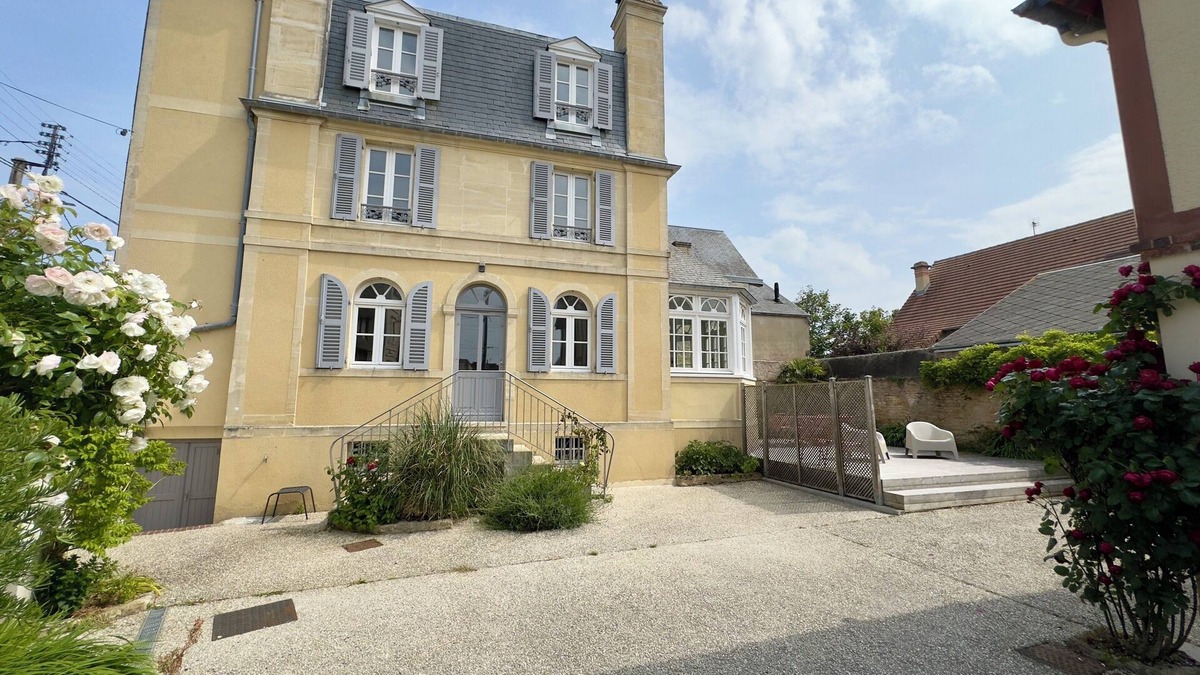 Lion-sur-Mer House | The "Haut les Cœurs" House