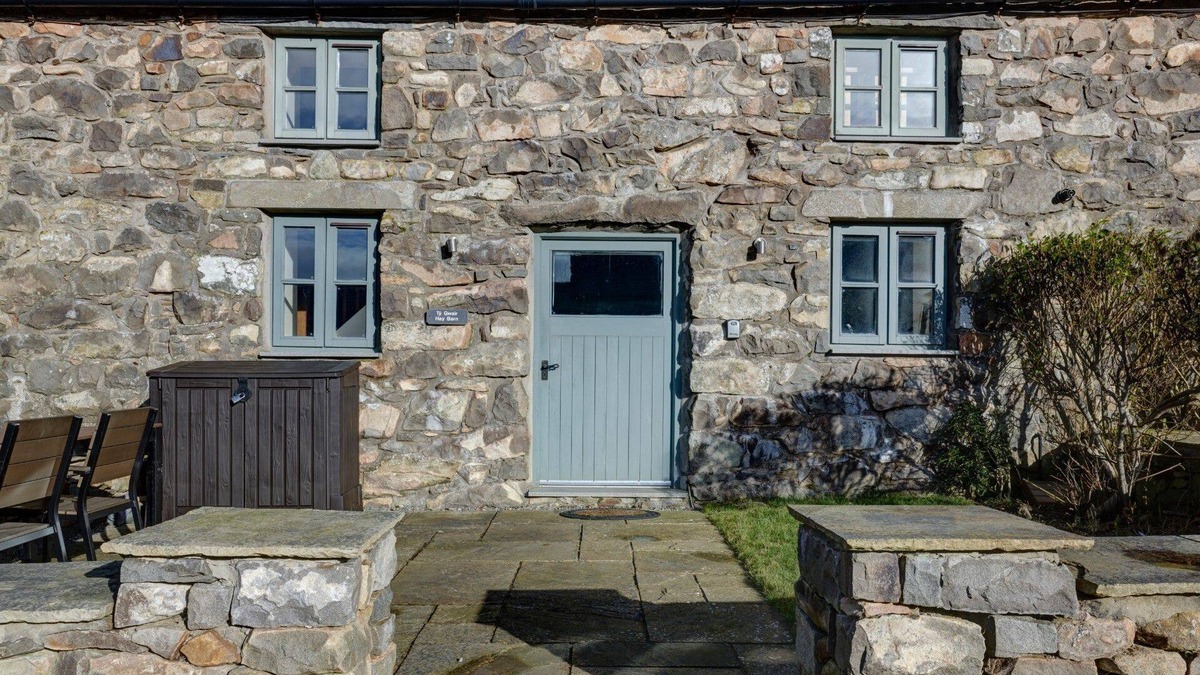 Pistyll Cottage | The Hay Barn - Exclusive 2 bedroom stone cottage