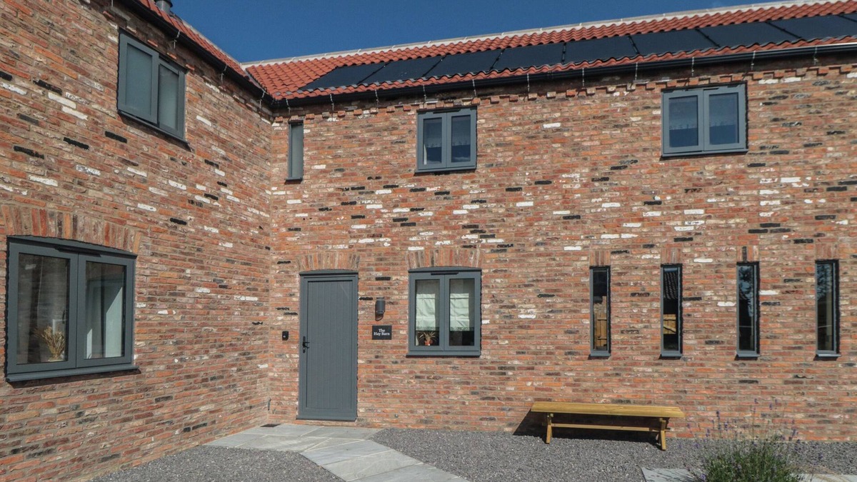 Holme Cottage | THE HAY BARN, pet friendly, with hot tub in Thirsk