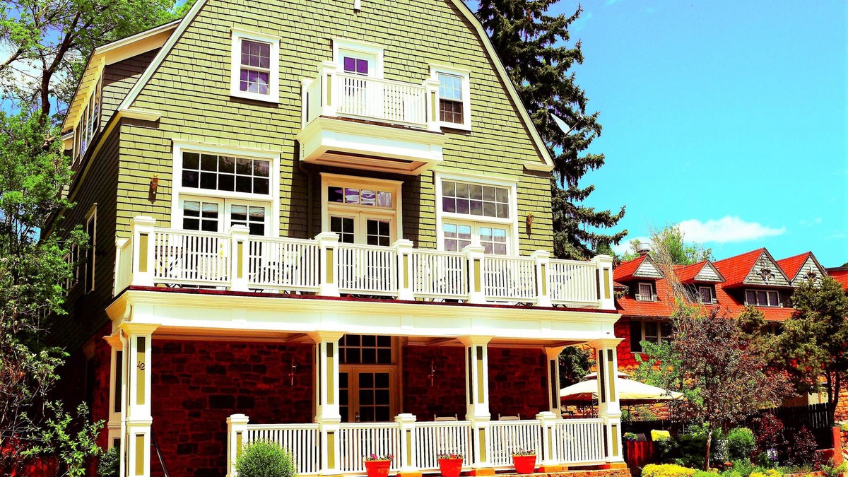 Manitou Springs Historic District Apartment | The Heart of Manitou Springs. Award-winning. Luxurious. Romantic. 2nd Floor East