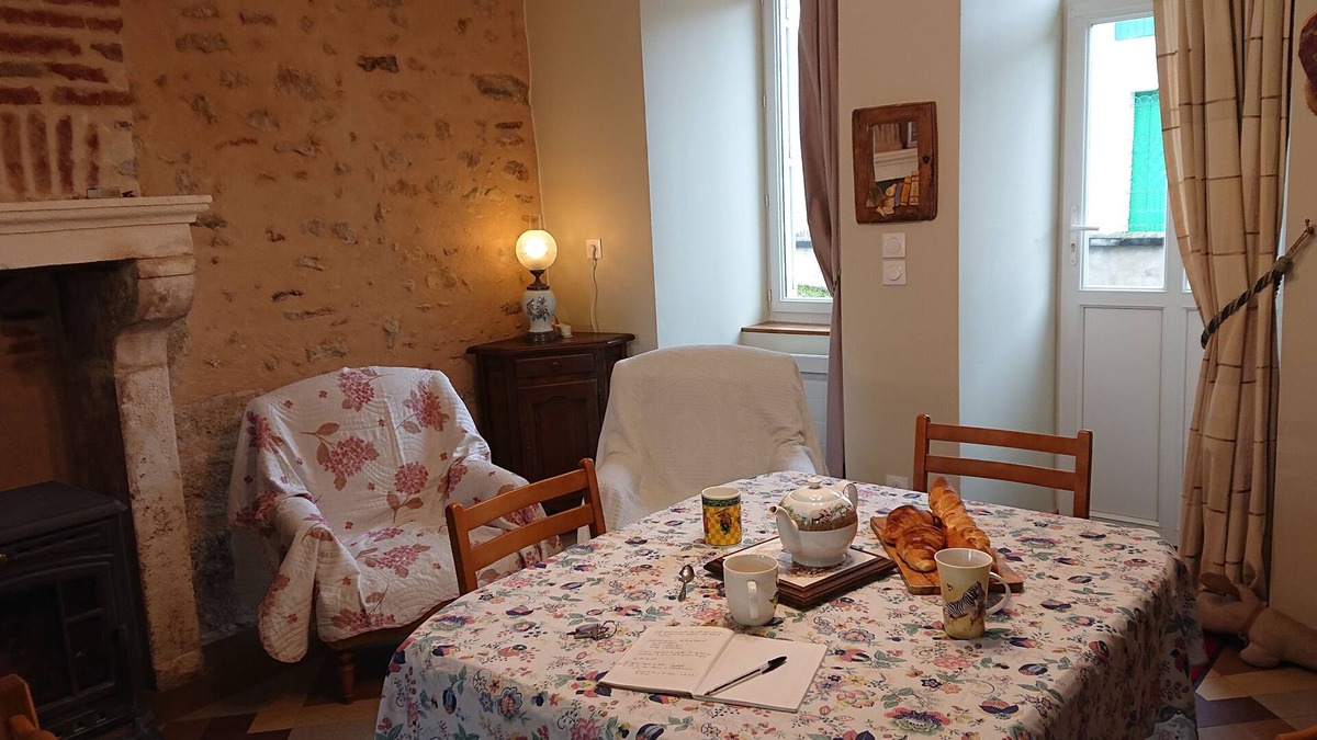 Le Menoux House | The Hedgehog Cottage. Charming and Comfortable Cottage.