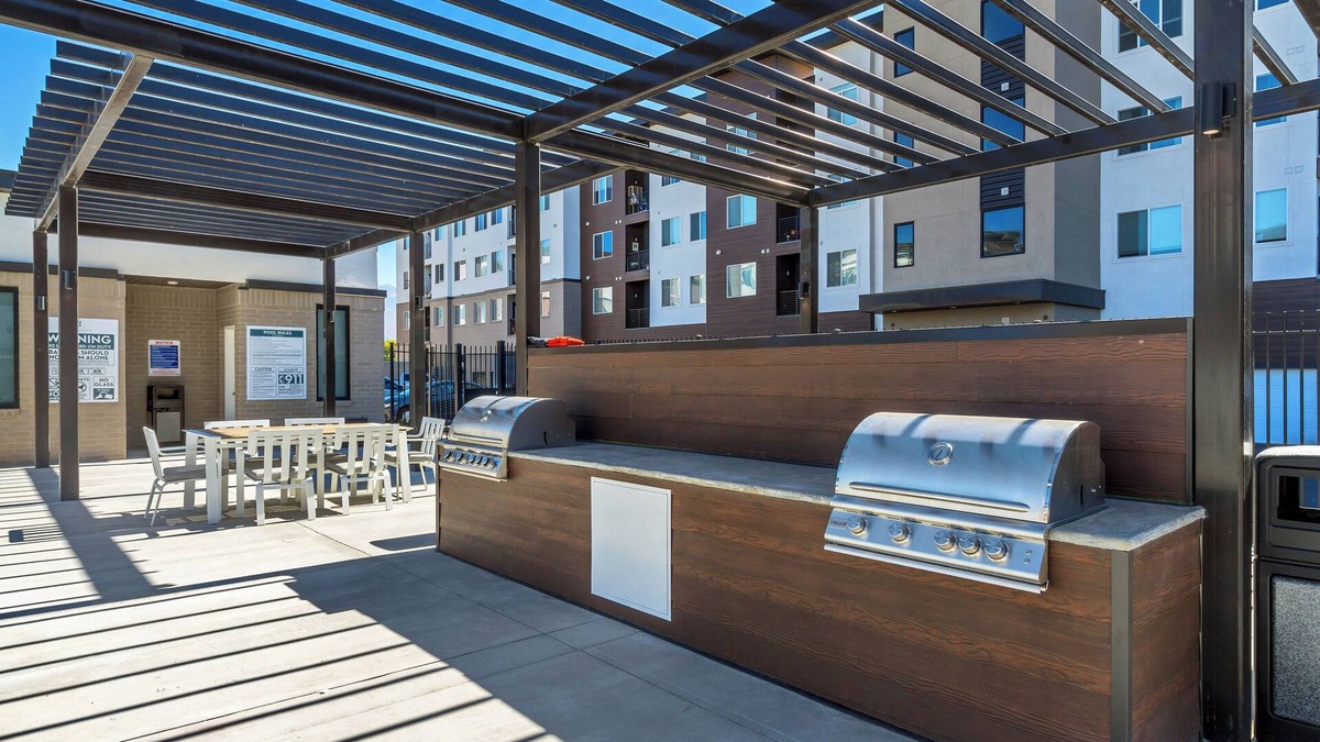 Clearfield Apartment | The Heights by Cloud Dream Homes