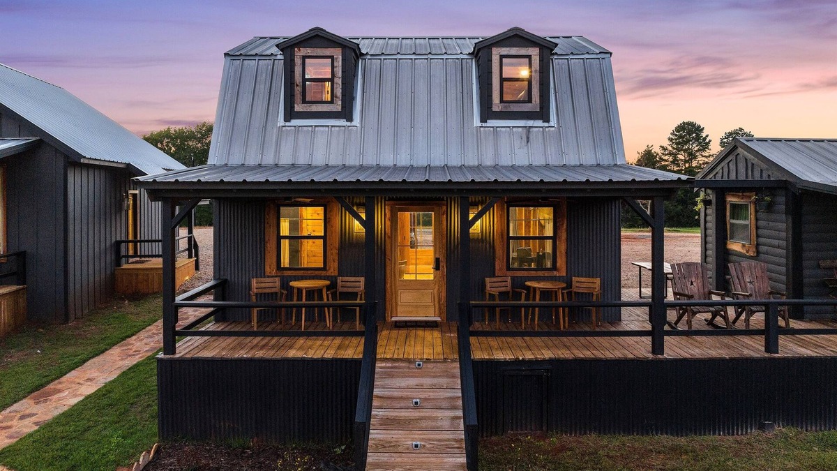 Laneville Cabin | The Hendo - Cabin #2- Intimate Family Getaway