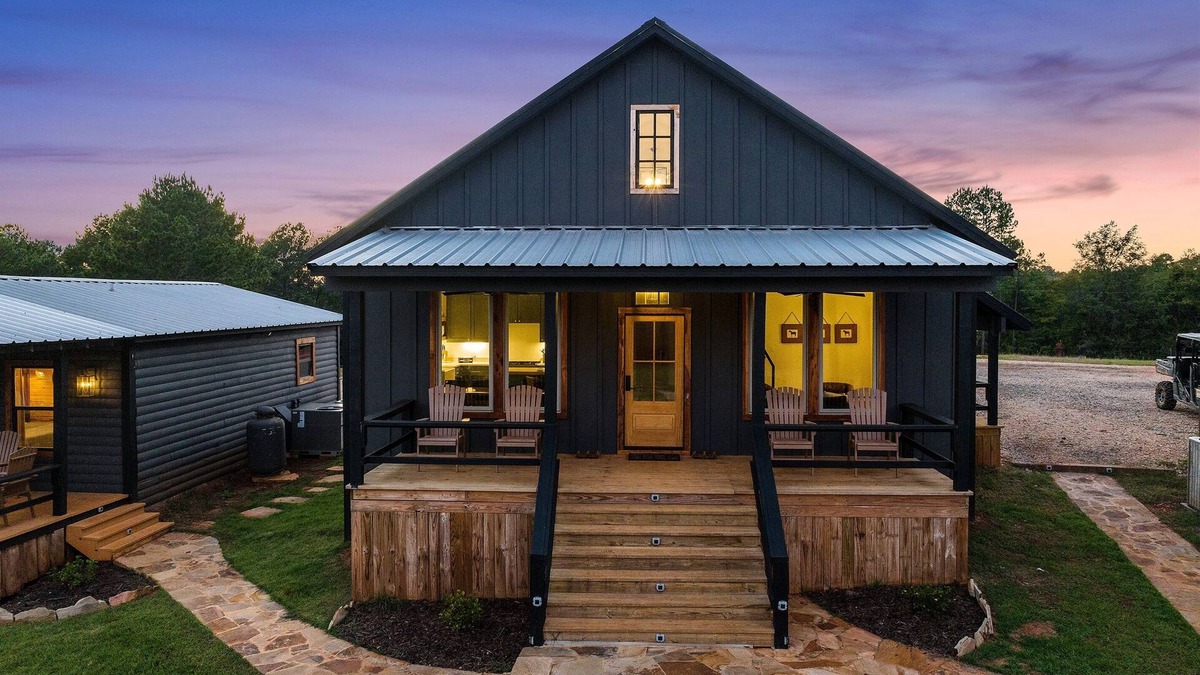 Laneville Cabin | The Hendo - Cabin #3 - Ultimate Getaway