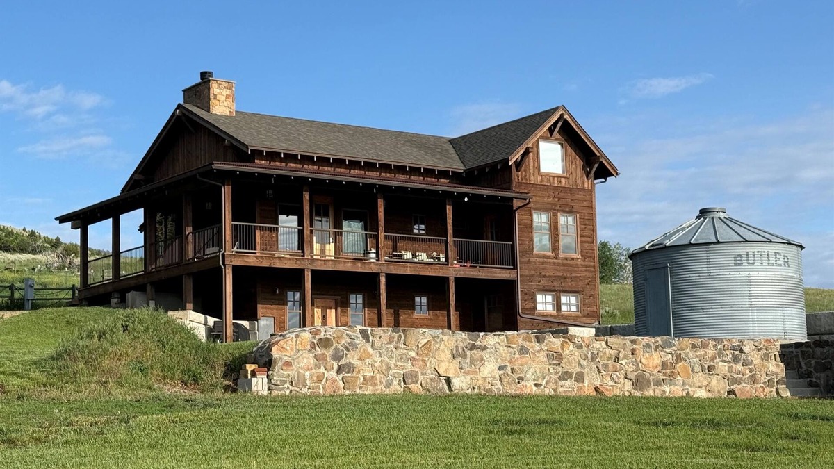Pony House | The Henry House in Historic Pony Montana