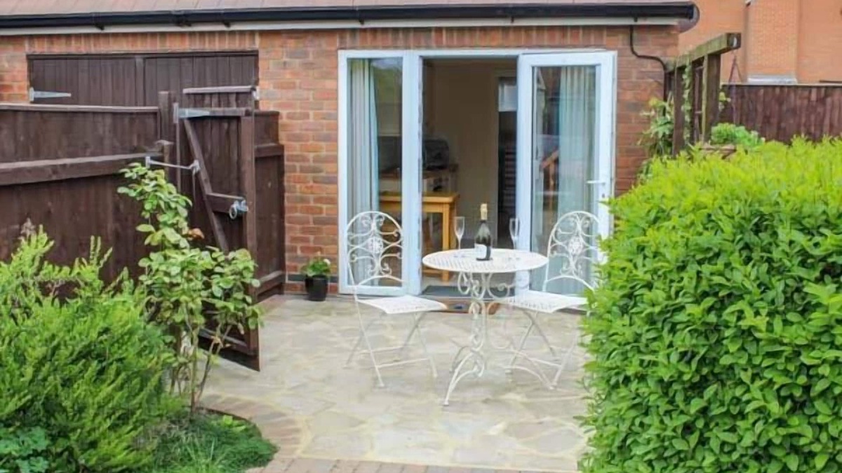 Louth Cottage | THE HERB GARDEN, romantic, character holiday cottage in Louth