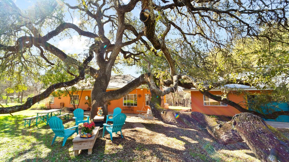 Sunset Oaks House | The Heyday Hacienda, Pool, Fire Bowl, Smart TVs