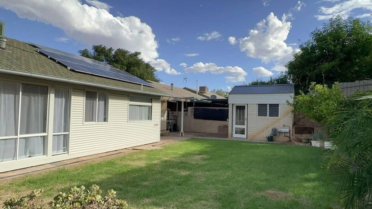 Berri House | The Hidden Gem Exquisite 3BR Retreat in Berri