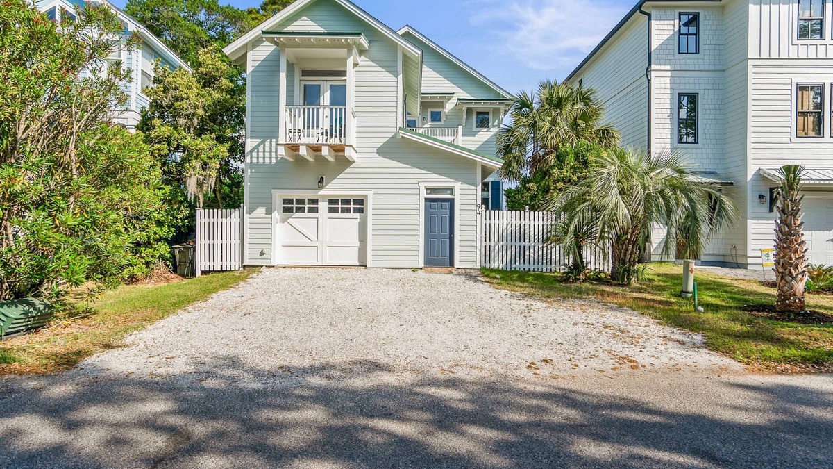 Bonito Boathouses House | The Hidden Palm: Luxurious 5-Bed Home, Screened Porches, Game Room & Marsh Views!