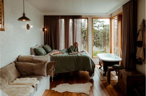 Alonnah Villa | The Hide private Waterfront on Beautiful Bruny