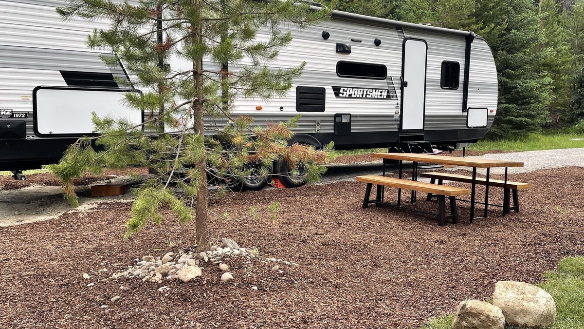 Martin City RV Rental | The Hideaway at Glacier Meadows - Luxury Camper